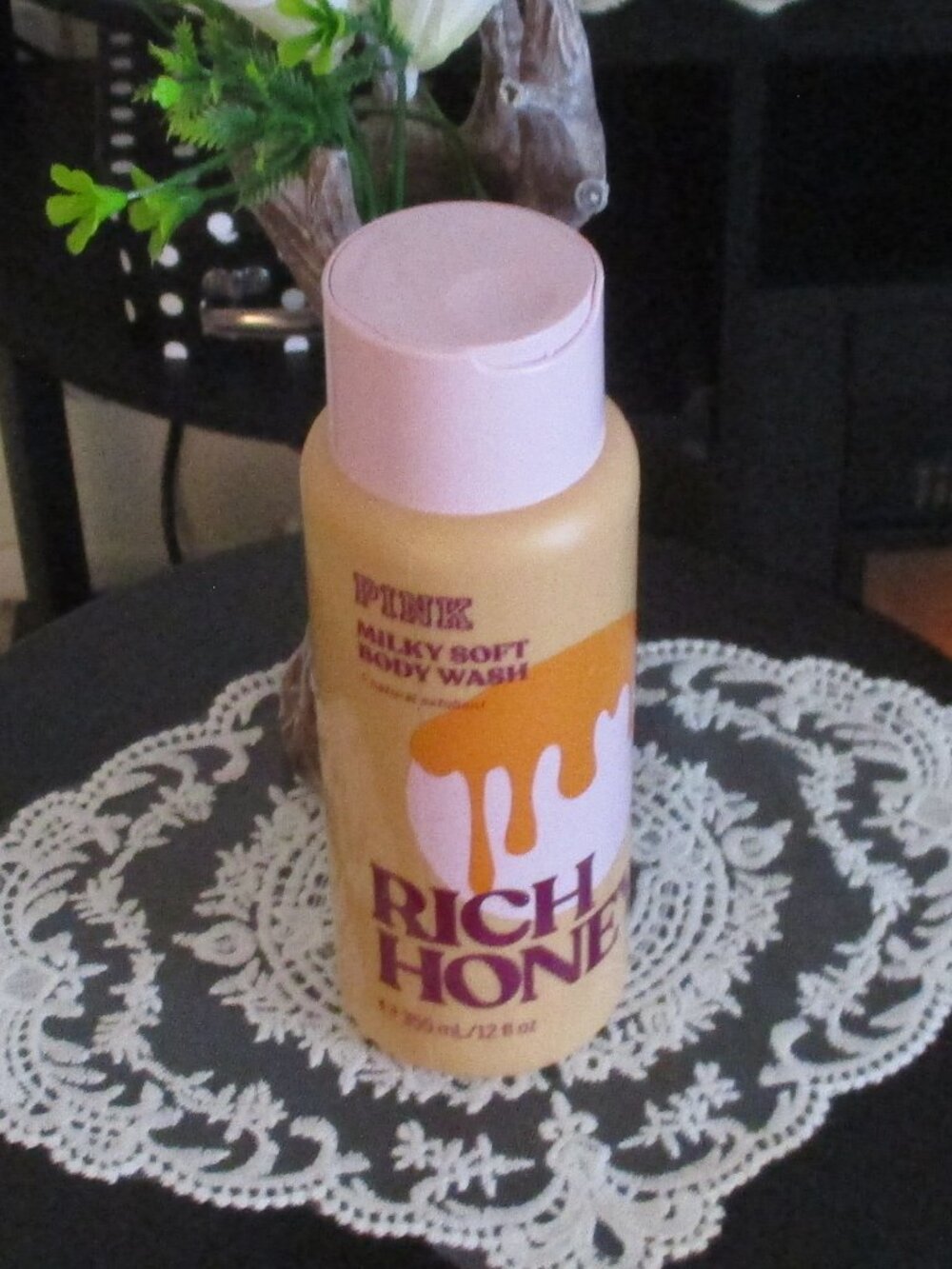 PINK VICTORIA SECRETS RICH HONEY BODY WASH - NWT